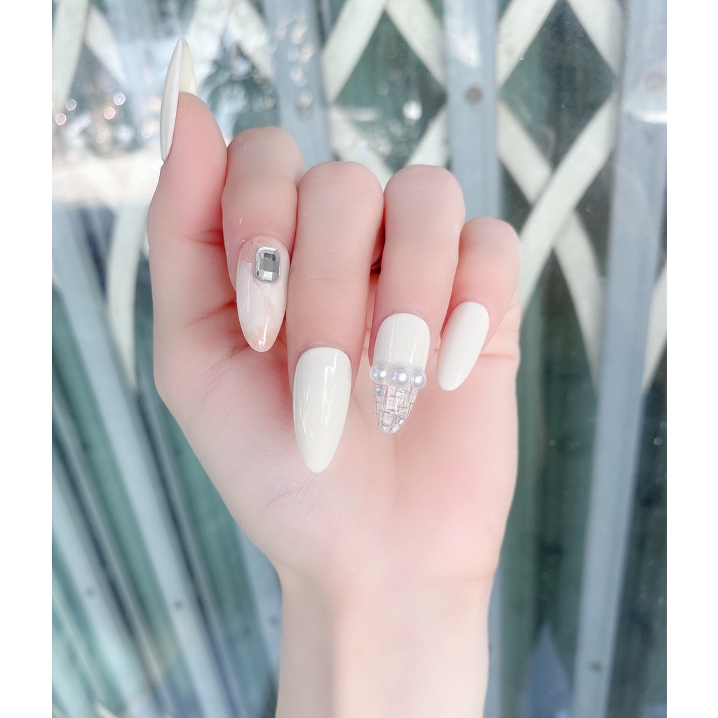 Mẫu nail cho cô dâu mới